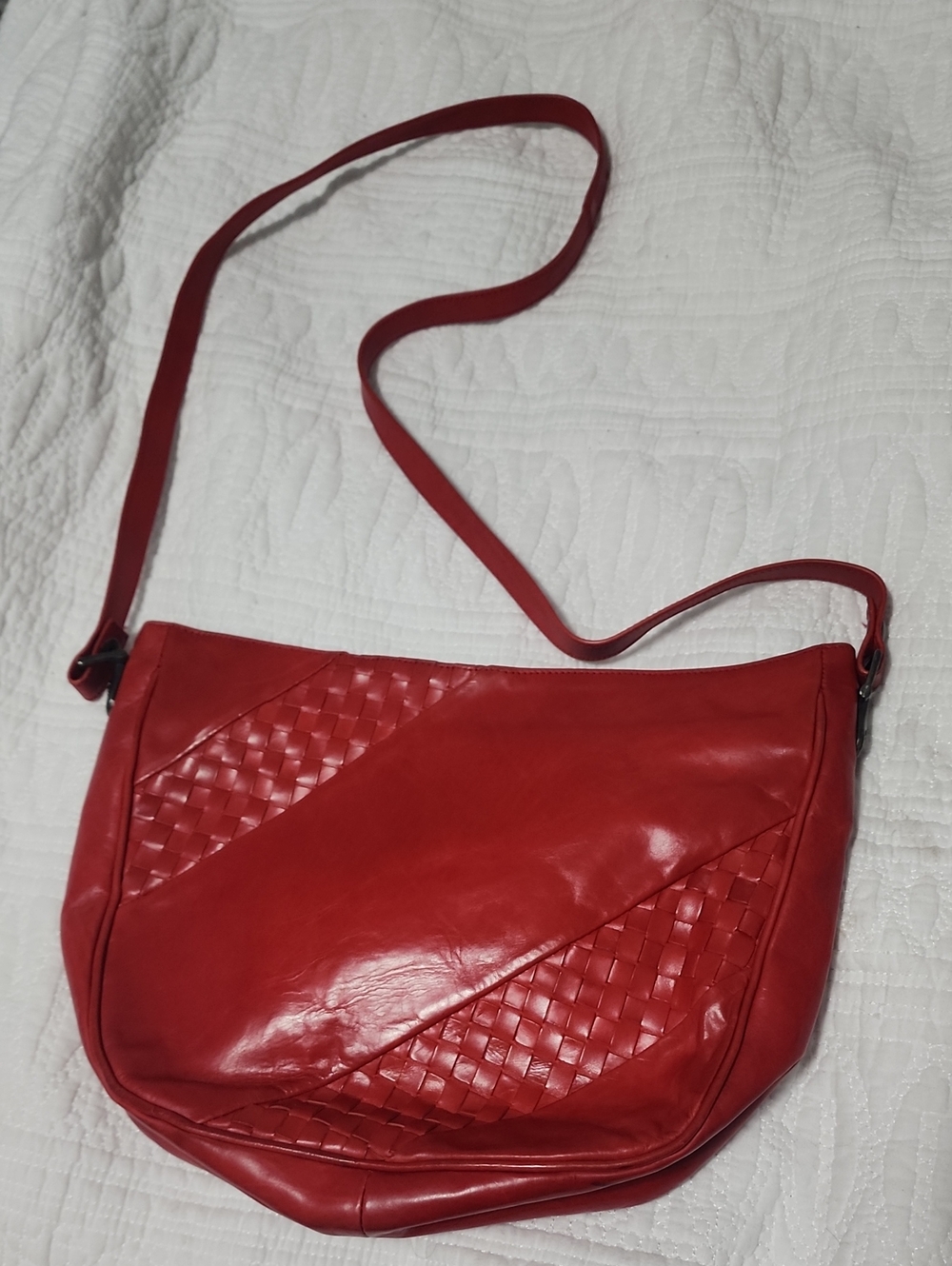 Calderone Classic Red Woven Accent Crossbody Shoulder Bag. Made In Italy